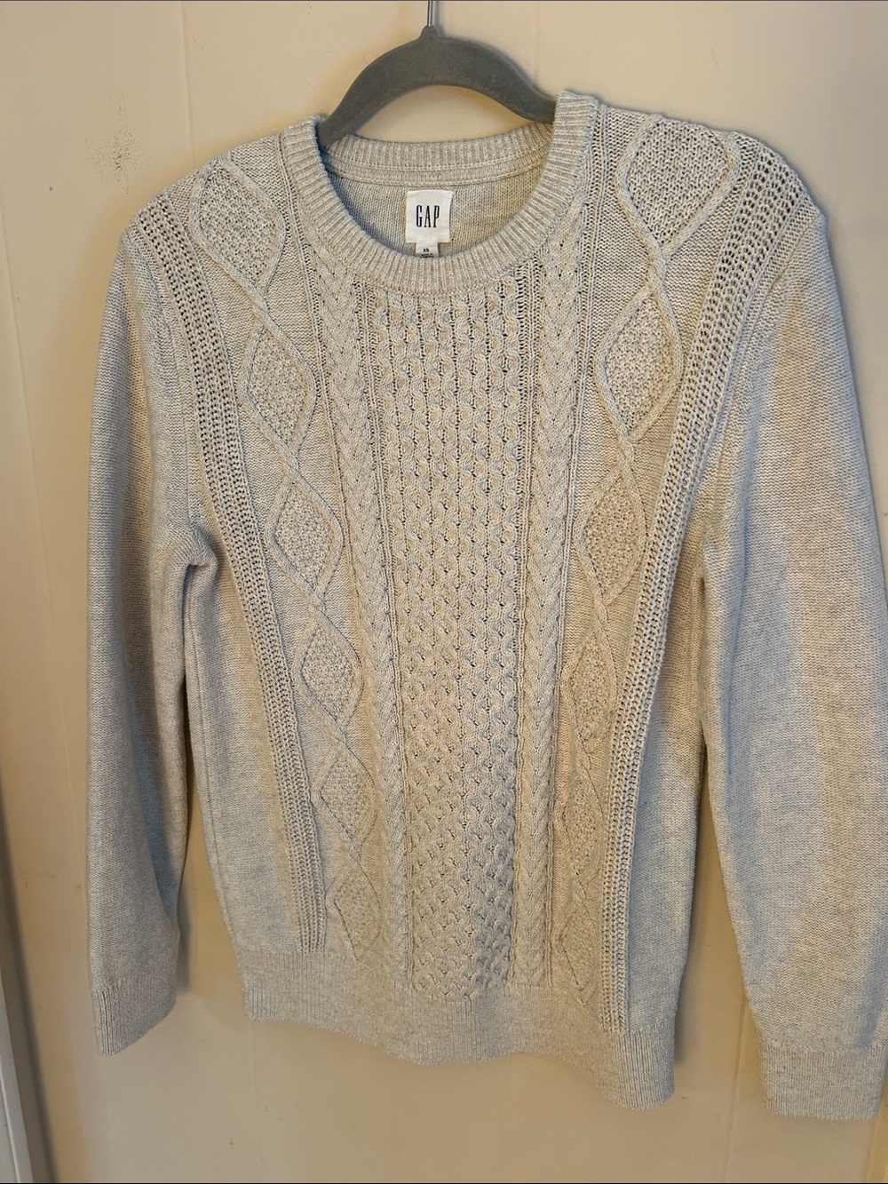 GAP Women's Cable Crewneck Sweater in Heather Gray